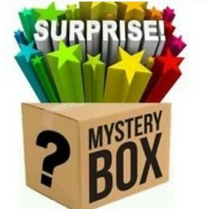 5 medium size clothing items in excellent conditio